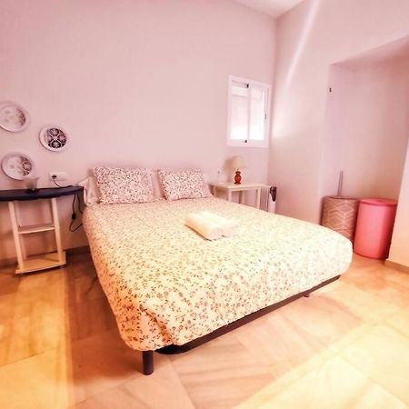 Enjoy Netflix Parking Segun Disponibilidad Apartment Sevilla Bagian luar foto