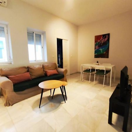 Enjoy Netflix Parking Segun Disponibilidad Apartment Sevilla Bagian luar foto