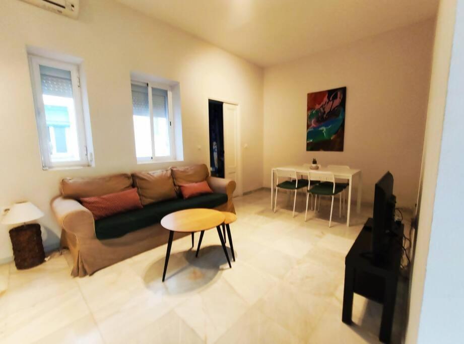 Enjoy Netflix Parking Segun Disponibilidad Apartment Sevilla Bagian luar foto