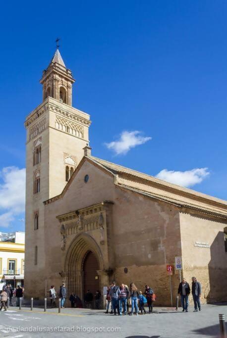 Enjoy Netflix Parking Segun Disponibilidad Apartment Sevilla Bagian luar foto